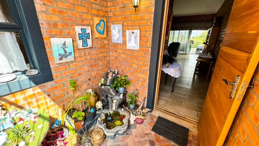 4 Bedroom Property for Sale in Fraaiuitsig Western Cape